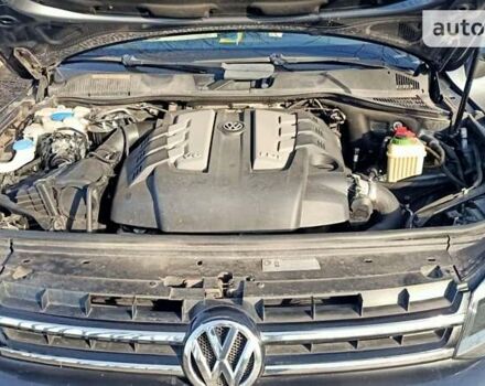 Серый Фольксваген Туарег, объемом двигателя 2.97 л и пробегом 243 тыс. км за 24000 $, фото 1 на Automoto.ua