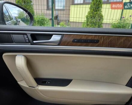 Серый Фольксваген Туарег, объемом двигателя 2.97 л и пробегом 292 тыс. км за 23000 $, фото 27 на Automoto.ua