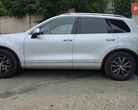 Серый Фольксваген Туарег, объемом двигателя 3 л и пробегом 275 тыс. км за 20500 $, фото 5 на Automoto.ua