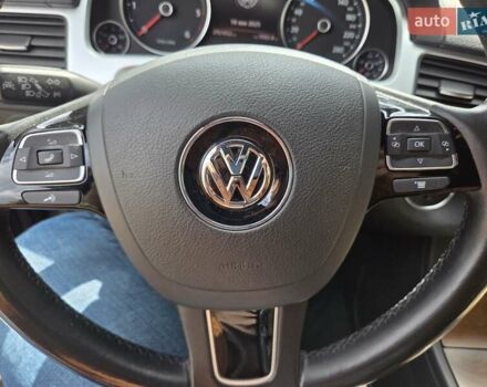 Серый Фольксваген Туарег, объемом двигателя 2.97 л и пробегом 292 тыс. км за 23000 $, фото 2 на Automoto.ua