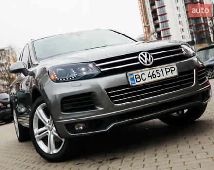 Серый Фольксваген Туарег, объемом двигателя 2.97 л и пробегом 142 тыс. км за 25500 $, фото 2 на Automoto.ua