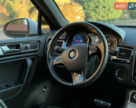 Серый Фольксваген Туарег, объемом двигателя 3 л и пробегом 250 тыс. км за 20500 $, фото 41 на Automoto.ua