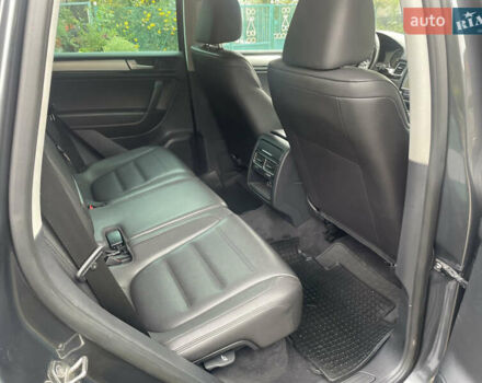 Серый Фольксваген Туарег, объемом двигателя 3 л и пробегом 278 тыс. км за 17500 $, фото 22 на Automoto.ua