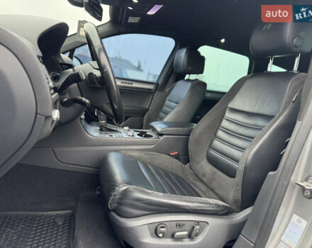 Сірий Фольксваген Туарег, об'ємом двигуна 3 л та пробігом 190 тис. км за 23800 $, фото 63 на Automoto.ua