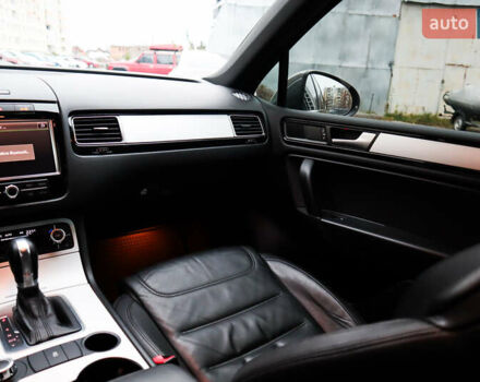 Серый Фольксваген Туарег, объемом двигателя 2.97 л и пробегом 142 тыс. км за 25500 $, фото 40 на Automoto.ua