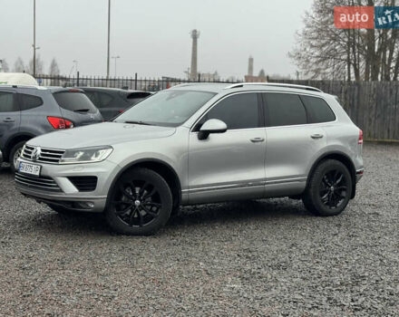 Сірий Фольксваген Туарег, об'ємом двигуна 3 л та пробігом 190 тис. км за 23800 $, фото 3 на Automoto.ua
