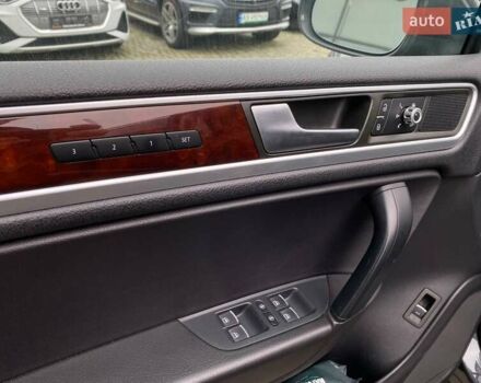 Сірий Фольксваген Туарег, об'ємом двигуна 2.97 л та пробігом 157 тис. км за 24300 $, фото 13 на Automoto.ua