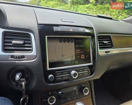 Серый Фольксваген Туарег, объемом двигателя 2.97 л и пробегом 292 тыс. км за 23000 $, фото 26 на Automoto.ua