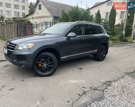 Серый Фольксваген Туарег, объемом двигателя 3 л и пробегом 278 тыс. км за 17500 $, фото 2 на Automoto.ua