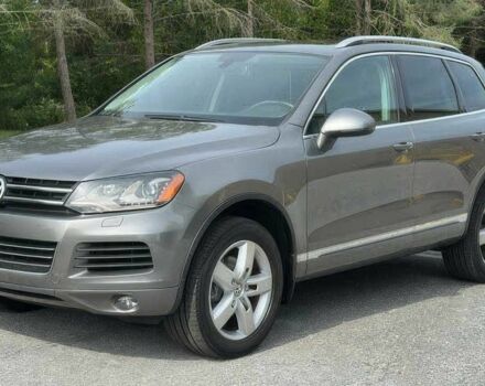 Серый Фольксваген Туарег, объемом двигателя 3.6 л и пробегом 83 тыс. км за 10000 $, фото 2 на Automoto.ua