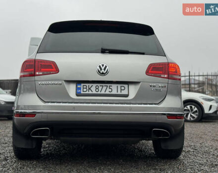 Сірий Фольксваген Туарег, об'ємом двигуна 3 л та пробігом 190 тис. км за 23800 $, фото 22 на Automoto.ua