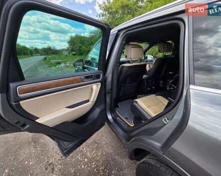 Серый Фольксваген Туарег, объемом двигателя 2.97 л и пробегом 292 тыс. км за 23000 $, фото 17 на Automoto.ua