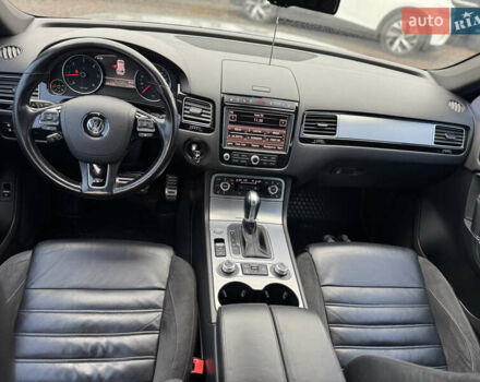 Сірий Фольксваген Туарег, об'ємом двигуна 3 л та пробігом 190 тис. км за 23800 $, фото 43 на Automoto.ua