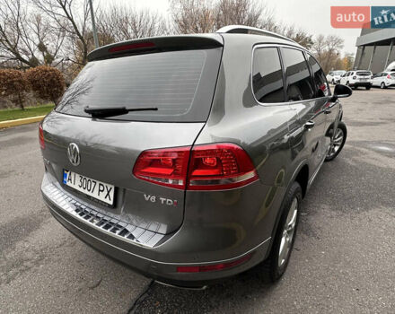 Сірий Фольксваген Туарег, об'ємом двигуна 3 л та пробігом 210 тис. км за 20800 $, фото 2 на Automoto.ua