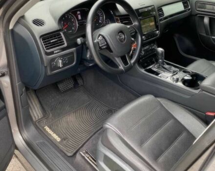 Серый Фольксваген Туарег, объемом двигателя 3.6 л и пробегом 86 тыс. км за 6400 $, фото 5 на Automoto.ua