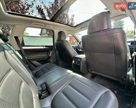 Серый Фольксваген Туарег, объемом двигателя 3 л и пробегом 228 тыс. км за 19999 $, фото 22 на Automoto.ua