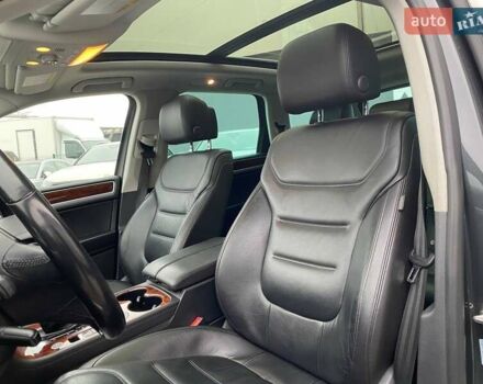 Сірий Фольксваген Туарег, об'ємом двигуна 2.97 л та пробігом 157 тис. км за 24300 $, фото 23 на Automoto.ua