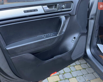 Сірий Фольксваген Туарег, об'ємом двигуна 2.97 л та пробігом 223 тис. км за 24600 $, фото 70 на Automoto.ua