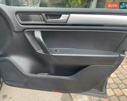 Серый Фольксваген Туарег, объемом двигателя 3 л и пробегом 278 тыс. км за 17500 $, фото 26 на Automoto.ua