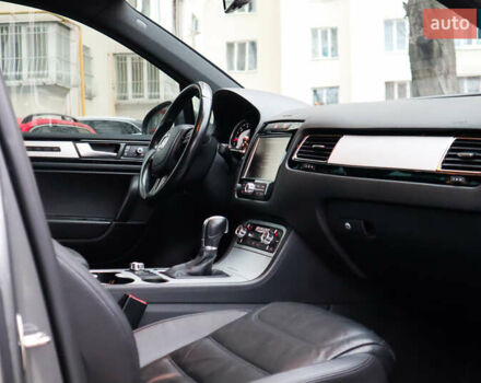 Серый Фольксваген Туарег, объемом двигателя 2.97 л и пробегом 142 тыс. км за 25500 $, фото 20 на Automoto.ua