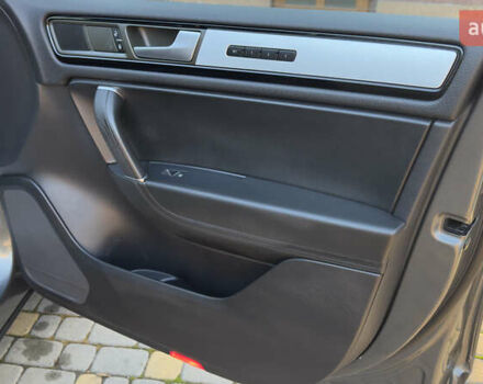 Сірий Фольксваген Туарег, об'ємом двигуна 2.97 л та пробігом 223 тис. км за 24600 $, фото 93 на Automoto.ua