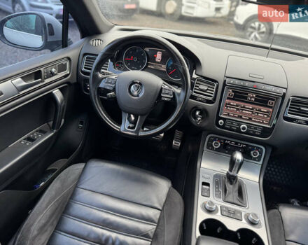 Сірий Фольксваген Туарег, об'ємом двигуна 3 л та пробігом 190 тис. км за 23800 $, фото 34 на Automoto.ua