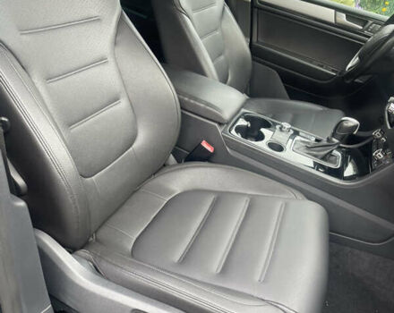 Серый Фольксваген Туарег, объемом двигателя 3 л и пробегом 278 тыс. км за 17500 $, фото 28 на Automoto.ua