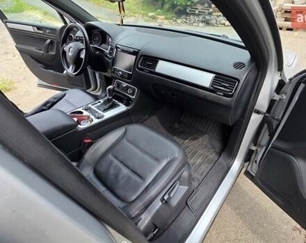 Серый Фольксваген Туарег, объемом двигателя 3 л и пробегом 275 тыс. км за 20500 $, фото 14 на Automoto.ua