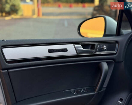 Серый Фольксваген Туарег, объемом двигателя 3 л и пробегом 250 тыс. км за 20500 $, фото 33 на Automoto.ua