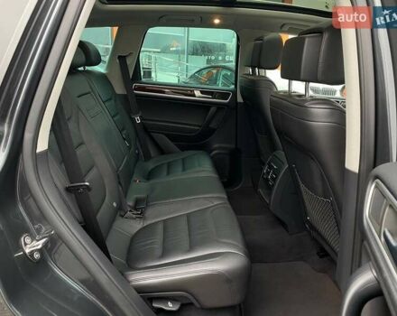 Сірий Фольксваген Туарег, об'ємом двигуна 2.97 л та пробігом 157 тис. км за 24300 $, фото 27 на Automoto.ua