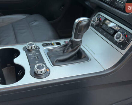 Сірий Фольксваген Туарег, об'ємом двигуна 2.97 л та пробігом 223 тис. км за 24600 $, фото 119 на Automoto.ua