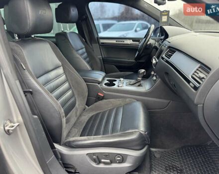 Сірий Фольксваген Туарег, об'ємом двигуна 3 л та пробігом 190 тис. км за 23800 $, фото 42 на Automoto.ua