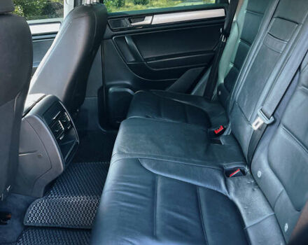 Сірий Фольксваген Туарег, об'ємом двигуна 3 л та пробігом 225 тис. км за 18500 $, фото 11 на Automoto.ua