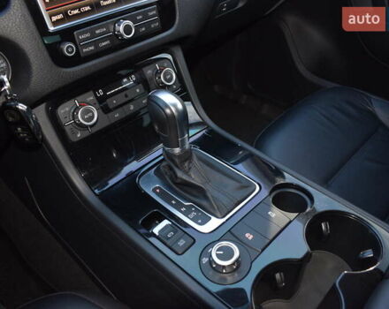 Сірий Фольксваген Туарег, об'ємом двигуна 2.97 л та пробігом 338 тис. км за 18900 $, фото 21 на Automoto.ua