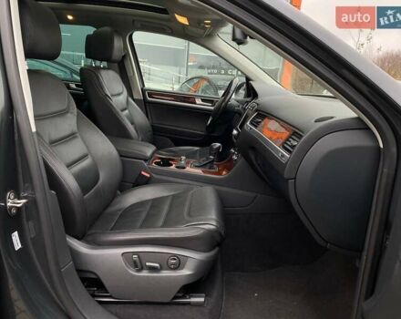 Сірий Фольксваген Туарег, об'ємом двигуна 2.97 л та пробігом 157 тис. км за 24300 $, фото 29 на Automoto.ua