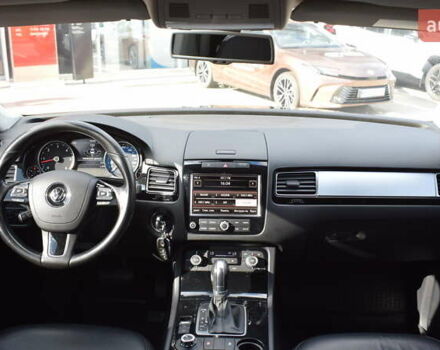 Сірий Фольксваген Туарег, об'ємом двигуна 2.97 л та пробігом 338 тис. км за 18900 $, фото 7 на Automoto.ua