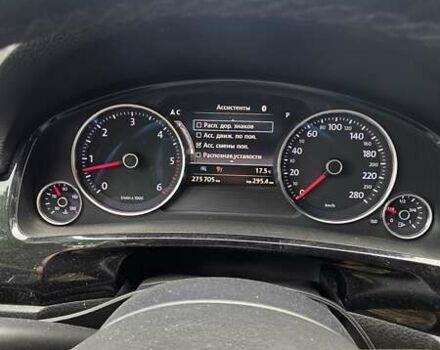 Серый Фольксваген Туарег, объемом двигателя 3 л и пробегом 275 тыс. км за 20500 $, фото 10 на Automoto.ua