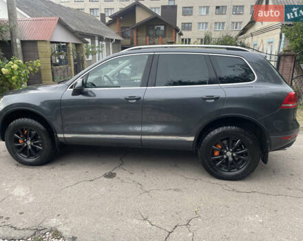 Серый Фольксваген Туарег, объемом двигателя 3 л и пробегом 278 тыс. км за 17500 $, фото 4 на Automoto.ua