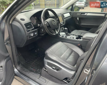 Серый Фольксваген Туарег, объемом двигателя 3 л и пробегом 278 тыс. км за 17500 $, фото 15 на Automoto.ua