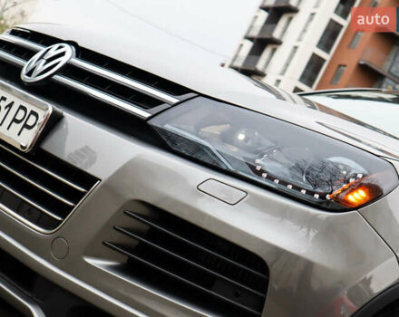 Серый Фольксваген Туарег, объемом двигателя 2.97 л и пробегом 142 тыс. км за 25500 $, фото 10 на Automoto.ua