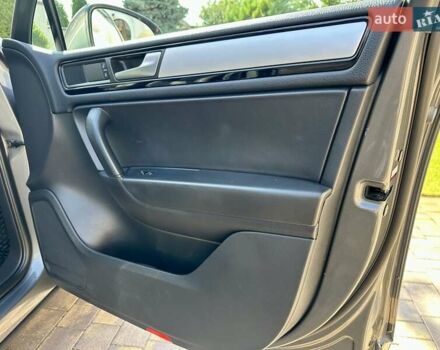 Серый Фольксваген Туарег, объемом двигателя 3 л и пробегом 228 тыс. км за 19999 $, фото 26 на Automoto.ua