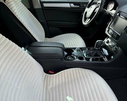 Сірий Фольксваген Туарег, об'ємом двигуна 2.97 л та пробігом 282 тис. км за 21300 $, фото 27 на Automoto.ua