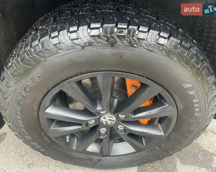 Серый Фольксваген Туарег, объемом двигателя 3 л и пробегом 278 тыс. км за 17500 $, фото 14 на Automoto.ua