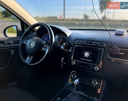 Серый Фольксваген Туарег, объемом двигателя 2.97 л и пробегом 274 тыс. км за 20500 $, фото 18 на Automoto.ua