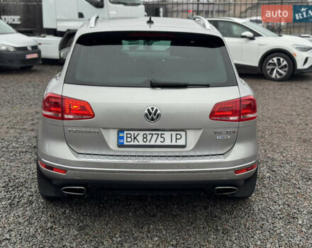 Сірий Фольксваген Туарег, об'ємом двигуна 3 л та пробігом 190 тис. км за 23800 $, фото 21 на Automoto.ua