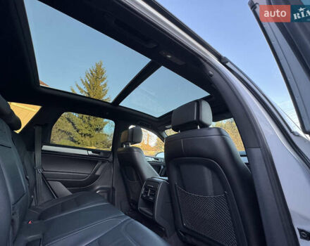 Серый Фольксваген Туарег, объемом двигателя 3 л и пробегом 250 тыс. км за 20500 $, фото 70 на Automoto.ua