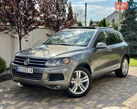 Серый Фольксваген Туарег, объемом двигателя 3 л и пробегом 228 тыс. км за 19999 $, фото 3 на Automoto.ua