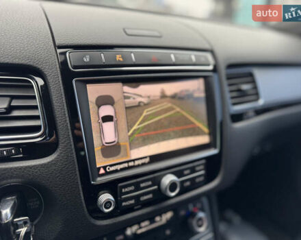 Сірий Фольксваген Туарег, об'ємом двигуна 3 л та пробігом 190 тис. км за 23800 $, фото 58 на Automoto.ua