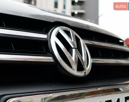 Серый Фольксваген Туарег, объемом двигателя 2.97 л и пробегом 142 тыс. км за 25500 $, фото 7 на Automoto.ua