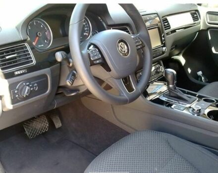 Серый Фольксваген Туарег, объемом двигателя 3 л и пробегом 80 тыс. км за 29264 $, фото 2 на Automoto.ua